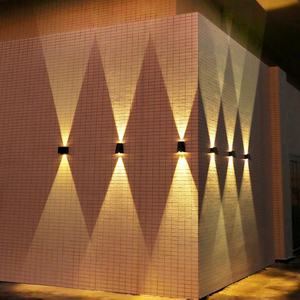 ไฟติดผนังโซลาร์เซลล์ LED สำหรับภายนอกบ้าน ระเบียง สวน กันน้ำ ส่องขึ้นลงได้ ใช้สำหรับลานบ้าน บันได - Product Image 6