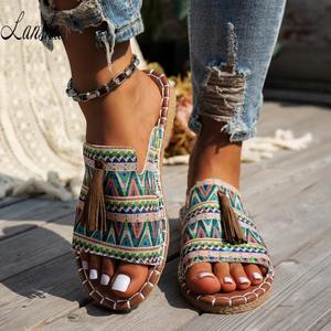 2025 Retro Bohemia Floral patrón geométrico ancho PU cuero correa cruzada punta abierta zapatillas para mujer playa borlas Sandalias planas - Product Image 3