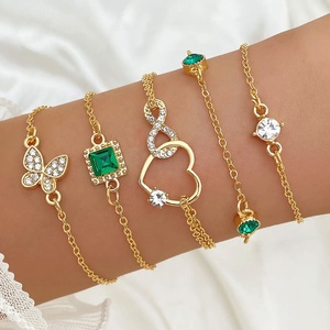 กำไลข้อมือคริสตัลรูปหัวใจสีพีช ZYO Fashion ประดับจี้รูปหัวใจผีเสื้อแบบเปิด กำไลรูปหัวใจอินฟินิตี้หลายชั้นสำหรับผู้หญิง เครื่องประดับ - Product Image 3