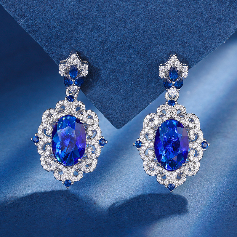 Boucles d'oreilles puces en cristal bleu pointu
