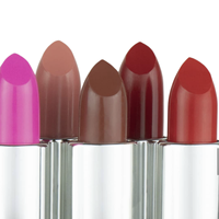 Rouge à lèvres personnalisé hautement pigmenté, cruelty-free, avec formule crémeuse hydratante enrichie en vitamine E, dans un tube magnétique.