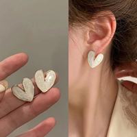 Boucles d'oreilles géométriques coréennes, style vintage français, couleur blanche, grand cœur, boucles d'oreilles à clous de luxe pour femmes et filles
