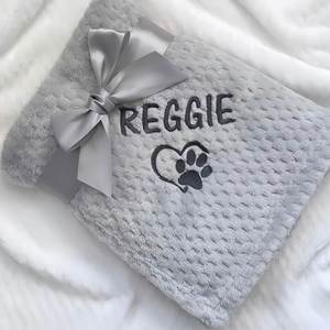 Manta para Perro, Manta de Franela Suave para Mascotas con Nombre e Icono Bordados, Manta-Cama Personalizada para Perro/Gato - Product Image 1