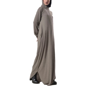 Kaftan personnalisé pour femmes, robe longue noire de Dubaï avec capuche et poche - Product Image 2
