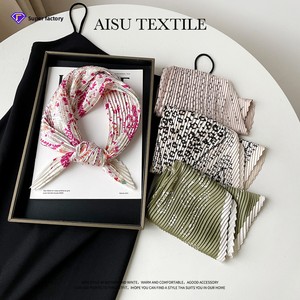 Nouvel arrivage transfrontalier : Foulard carré plissé en polyester haut de gamme, imprimé tie-dye et motif léopard, pour femme, assorti comme foulard de tête ou tour de cou - Product Image 1