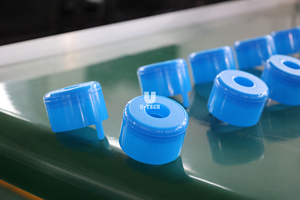 Tự động 8 khoang <span class=keywords><strong>Robot</strong></span> chai nhựa thực hiện 20L 5 gallon Thùng Nắp nắp máy ép phun nhà máy - Product Image 6