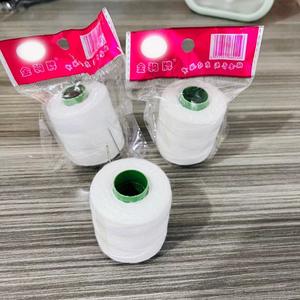 Fil à coudre domestique R3, petite bobine, blanc, avec aiguille, disponible à seulement un yuan. - Product Image 5