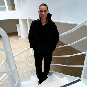 Sweat-shirt à capuche noir oversize avec poche avant, coupe classique, unisexe, en molleton de coton, impression numérique hiver, anti-boulochage - Product Image 1