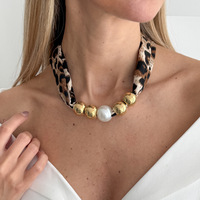 Collier ras du cou imprimé léopard avec perles dorées et pendentif perle, collier vintage élégant pour femme, bijoux de soirée