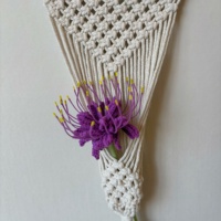 Bouquet artisanal de lys araignées rouges au crochet - Ornement décoratif fini pour la maison et les cadeaux