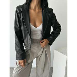 Veste courte en cuir de vachette noir à bouton unique, réversible, style bomber avec logo personnalisé et tissu satiné, taille XL pour la saison d'automne - Product Image 6