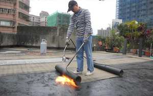 APP SBS Aluminium et Granule Caoutchouc Auto-Adhésif 1mm 2mm 3mm 4mm Imperméabilisation Bitume Membrane <span class=keywords><strong>Isolation</strong></span> Toit Rouleau Feuille - Product Image 5