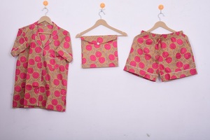 Conjunto de Pijama de Algodón con Estampado Floral Verde, Estilo Lindo, Estampado a Mano, Manga Corta, Cierre con Cordón, Transpirable para Verano - Product Image 1