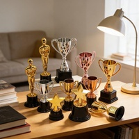Trophées en plastique, récompenses pour les champions, les célébrations, les anniversaires, les rencontres sportives, les coupes de vainqueurs, or, argent
