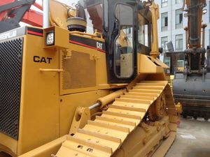 Bulldozer sur chenilles hydraulique Caterpillar CAT D5M d'occasion avec moteur diesel et boîte de vitesses 70 CV, capacité de bulldozing de 4,5 m, à vendre - Product Image 4