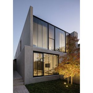 Villa moderna con estructura de acero ligero, fachada de vidrio y paredes de hormigón para uso residencial - Product Image 2