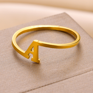 Bague en acier inoxydable plaqué or avec 26 lettres, bijoux initiaux pour femme, style classique, idéale pour le quotidien, option cadeau - Product Image 4