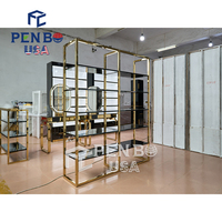 Vitrine d'exposition de vêtements élégante en bois de qualité supérieure, robuste, écologique, recyclable, avec logo personnalisé et éclairage LED, sur mesure