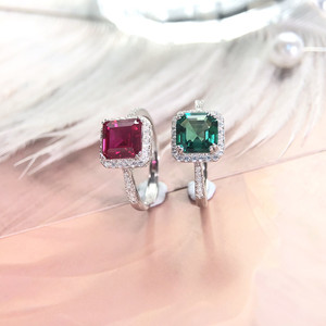 Anello in Argento Sterling 925 <span class=keywords><strong>con</strong></span> Rubino Sintetico Taglio Asscher, Smeraldo Zambiano <span class=keywords><strong>e</strong></span> Gemme Colorate <span class=keywords><strong>con</strong></span> Moissanite D VVS1 - Product Image 2