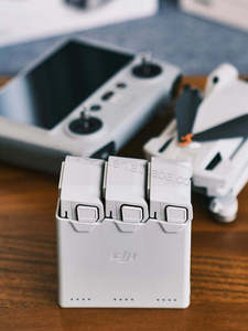 โดรน <span class=keywords><strong>DJI</strong></span> <span class=keywords><strong>Mini</strong></span> 3 Pro ใหม่ กล้องโดรน 4K/60fps วิดีโอ 249 กรัม ระบบกันสั่น 3 แกน ระยะควบคุม 6 กม. ใช้งานง่าย เหมาะสำหรับมือใหม่ - Product Image 4