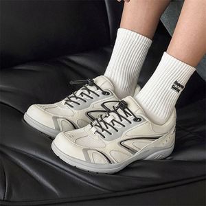 Chaussures de football - Design de niche pour hommes. Confortable pour le sport. Polyvalent. Semelle souple. Chaussures de course basses. - Product Image 4