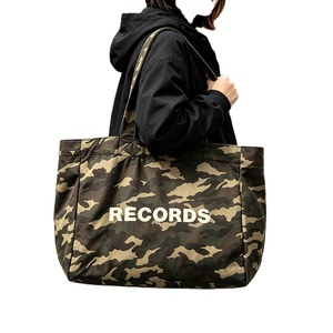 Sac fourre-tout en toile camouflage personnalisé avec poche intérieure, grande capacité, fermeture magnétique, sac de shopping en toile avec logo - Product Image 1