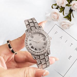 Reloj de lujo para mujer con diamantes, correa bicolor, esfera con números romanos, reloj de pulsera de moda, relojes de pulsera de lujo personalizados baratos. - Product Image 2