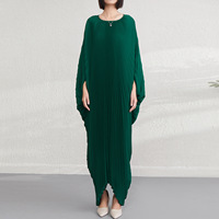 Robe poncho qui cache la silhouette pour les femmes grandes tailles, robe Issey Miyake - Robe plissée élégante et irrégulière à manches chauve-souris haut de gamme