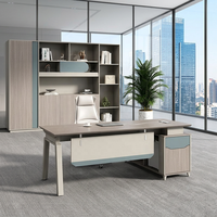 Scrivania Direzionale Moderna Minimalista di Lusso in Legno con Struttura in Acciaio, Ecologica e Resistente per Ufficio, Scuola e Ospedale