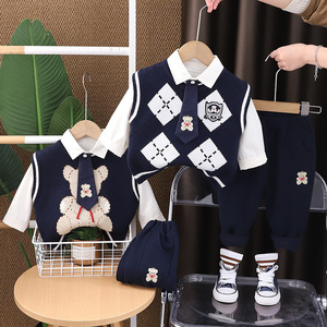 Ensemble de tenue coréenne pour garçons printemps/automne 2025, nouveau modèle <span class=keywords><strong>SJbb</strong></span> Guangdong, ensemble trois pièces pull ours en peluche avec cravate pour bébés - Product Image 1