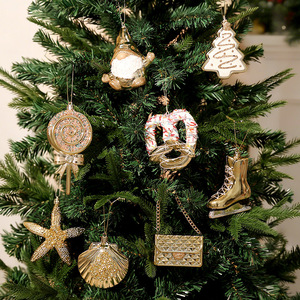 Nouveaux pendentifs décoratifs de Noël transfrontaliers en rouge et or, flocons de neige électroplaqués, cerfs en plastique, ornement de style euro-américain - Product Image 2