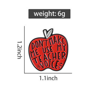 Non farmi usare la mia voce insegnante di smalto con citazione divertente spilla di mela rossa distintivo di gioielli regalo all'ingrosso - Product Image 6
