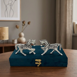 Par de Caballos Plateados en Plata con Caja de Regalo Real - Product Image 3