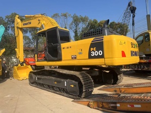 Excavatrice Komatsu PC300, poids opérationnel de 30 tonnes, moteur Cummins avec godet de terrassement d'une capacité de 1,2 m³, équipement de construction d'occasion - Product Image 5