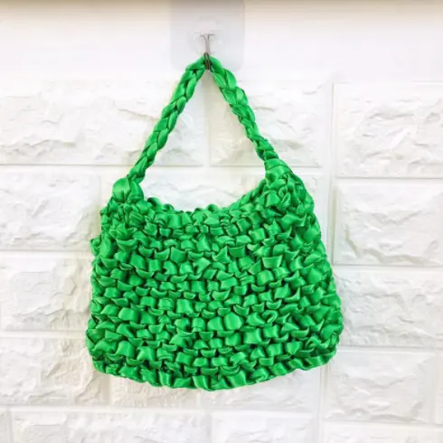 Großhandel Fabrik Kreative Benutzer definierte Fluor zierende Satin Eimer Abend kupplung Summer Beach Handmade Ribbon Crochet Mini Handtasche