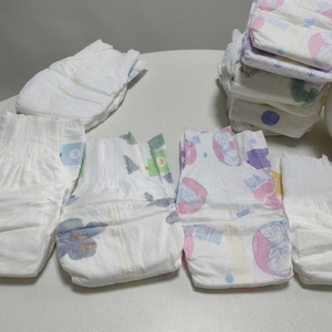 Pannolini e Mutandine per Bambini di Alta Qualità in Grado A/B per Vendita all'Ingrosso Misure Miste Disponibili. Siamo disposti a ricevere i vostri richiami - Product Image 1