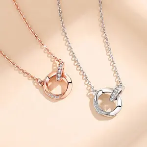 Stile alla moda e lussuoso con diamante intarsiato Mobius doppio anello geometrico pendente circolare catena della clavicola