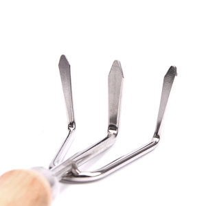 เครื่องมือคราดมือสวนแบบดั้งเดิมที่มีด้ามจับไม้เถ้าตามหลักสรีรศาสตร์สำหรับการคลาย<span class=keywords><strong>ดิน</strong></span> - Product Image 4