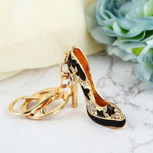 Llavero de moda con forma de zapato de tacón alto y diamantes de imitación, dije de estrella de metal dorado, elegante colgante para bolso para mujeres y niñas - Product Image 4