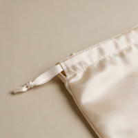 Sac à cordon en satin argenté de luxe avec impression de logo personnalisée en sérigraphie, pochette à bijoux pour emballage textile