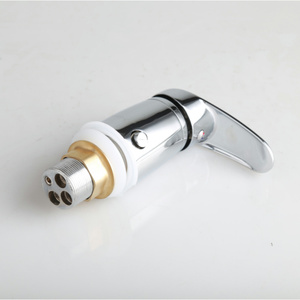 ITALOMIX <span class=keywords><strong>Robinet</strong></span> chromé moderne à poignée unique pour eau chaude et froide Mélangeur en zinc avec noyau de valve en céramique - Product Image 4