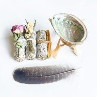 Kits de purification à la sauge et coffrets cadeaux Palo Santo, lot de bâtonnets de sauge blanche, sélénite, rose, lavande avec support en bois d'ormeau perlé et plume