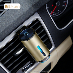 Diffuseur d'évent de voiture de bas de saison de haute qualité Diffuseur de parfum de voiture rechargeable avec lumière LED Désodorisant de parfum de voiture - Product Image 1