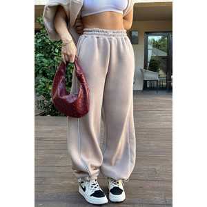 Sweat-shirts et hoodies basiques beiges pour femmes, confortables et élégants - Product Image 4