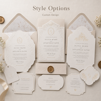 Invitation de mariage personnalisée en relief floral, impression de bordure baroque ornée avec monogramme et armoiries en feuille d'or