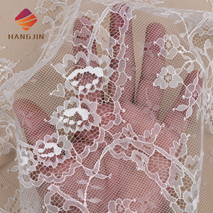 Tessuto in Pizzo Francese Ricamato a Mano, Tulle Bianco Chantilly, Lussuoso Ricamo 3D in Pizzo Francese per Abiti da Sposa - Product Image 4