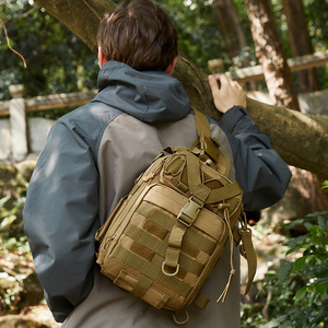 กระเป๋าคาดหน้าอกยุทธวิธีอเนกประสงค์สำหรับกีฬากลางแจ้ง กระเป๋าสะพายข้างสำหรับผู้ชาย อุปกรณ์ตกปลา สีน้ำตาล CP สีพื้น - Product Image 2