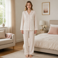 Set Loungewear Baru Motif Hati Abu-abu Lembut Bahan Bernapas Kerah Notch Atasan Kancing Celana Panjang untuk Musim Panas Gugur Sehari-hari