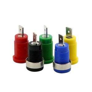 CE <span class=keywords><strong>CATII</strong></span> 1000V/MAX.32A Hochspannungs-Sicherheits-4mm-Einbau-Buchse mit Abdeckung Bananenstecker für Testgeräte - Product Image 1