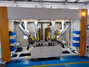 Équipement intégré de poinçonnage et de soudage par ultrasons pour les supports de radar de pare-chocs de voiture pour le soudage du plastique - Product Image 2